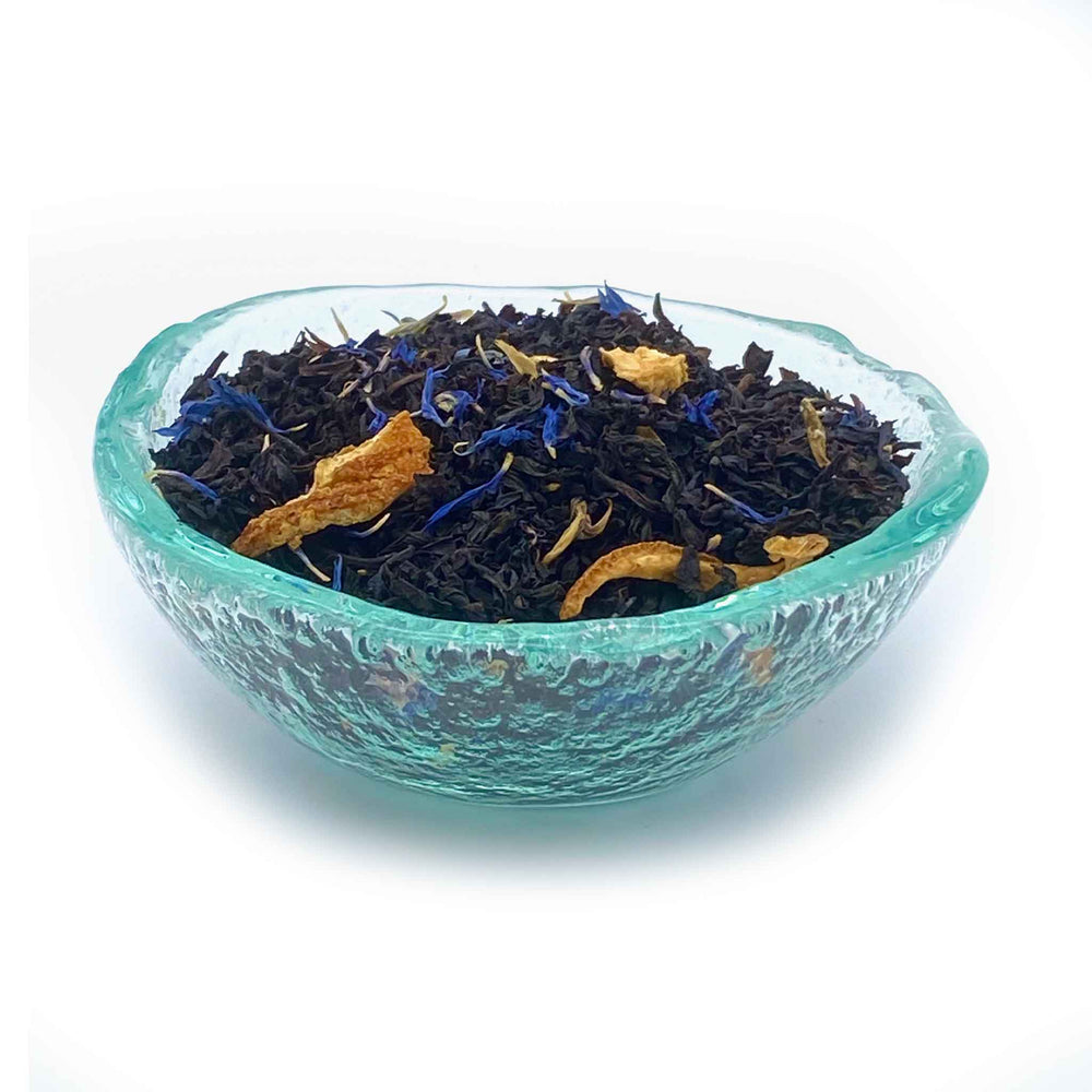 earl grey creme tea in glass dish
