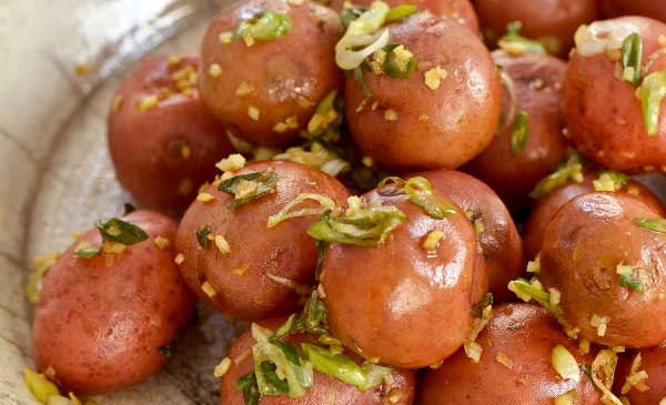 tea-infused potatoes with ginger and scallions