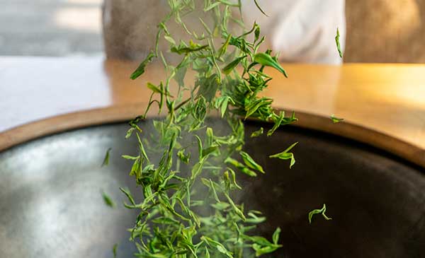 how is oolong tea made?