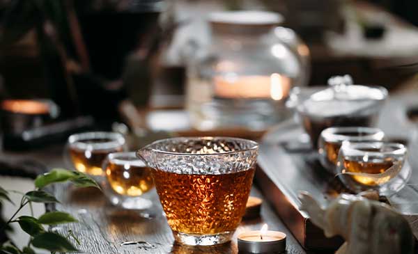 glass cups of jade oolong tea