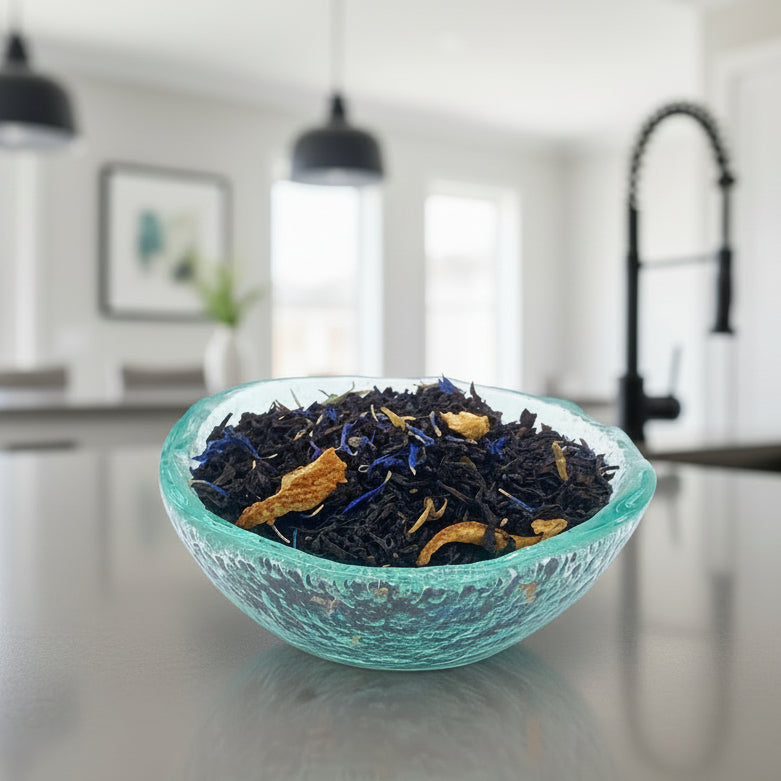 earl grey creme tea in glass dish
